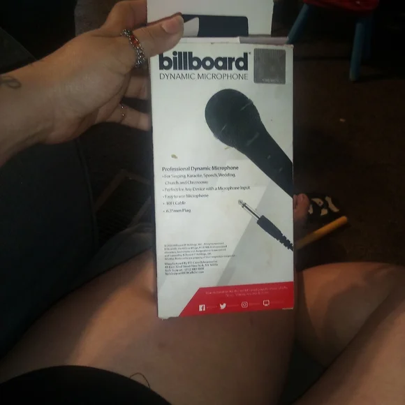 Microphone - Picture 2 of 3